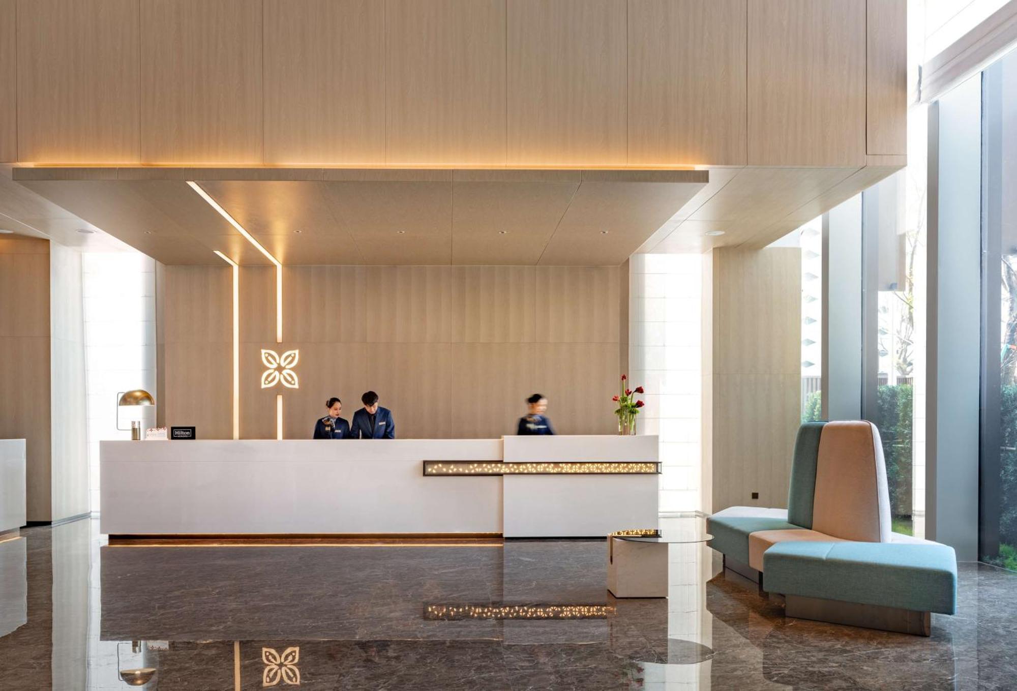 Hilton Garden Inn Shenzhen World Exhibition & Convention Center Exterior photo